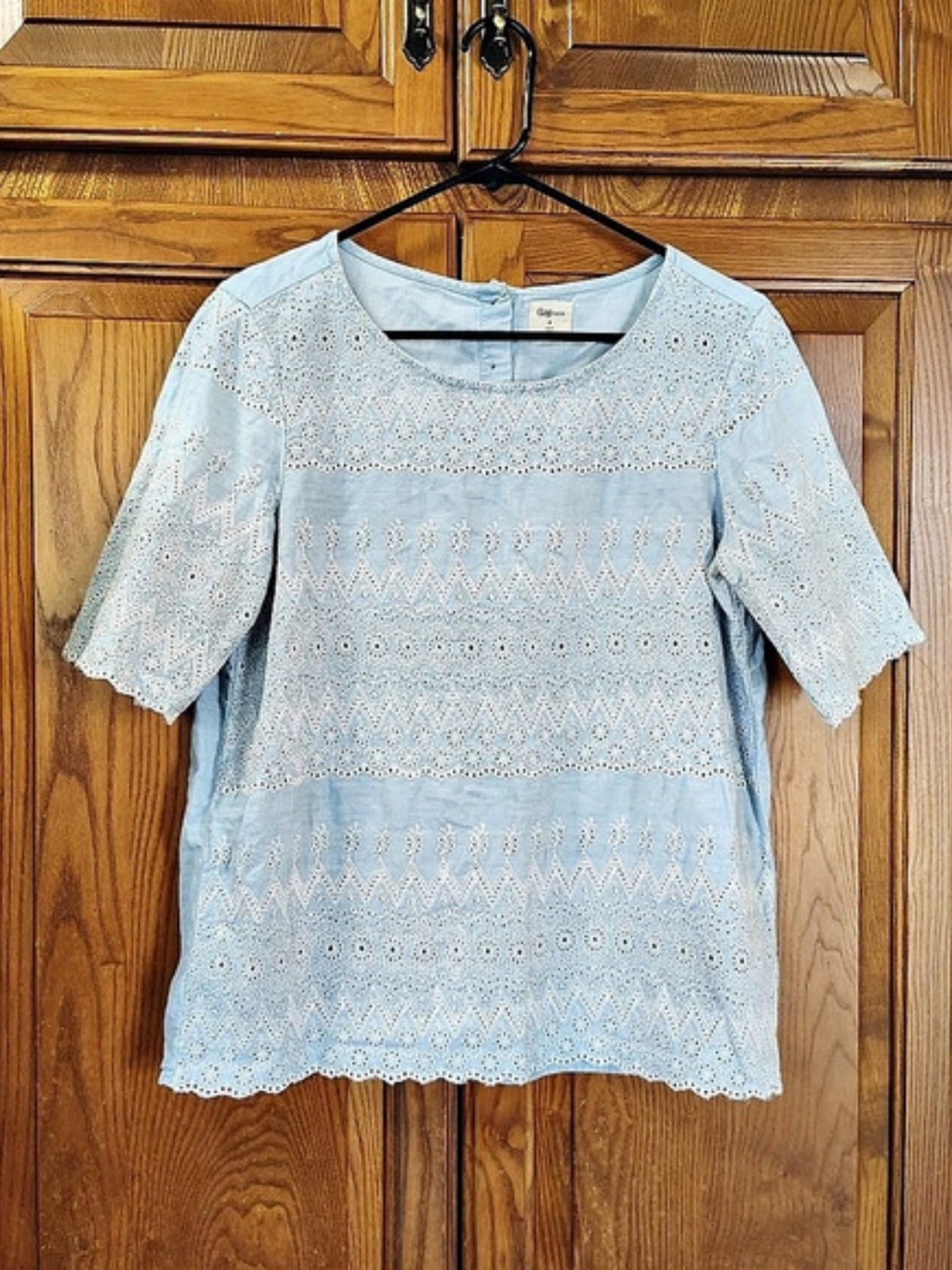 Gap Light Blue Denim Eyelet Lace Pretty Top Blouse Zigzag Floral Short Sleeve M